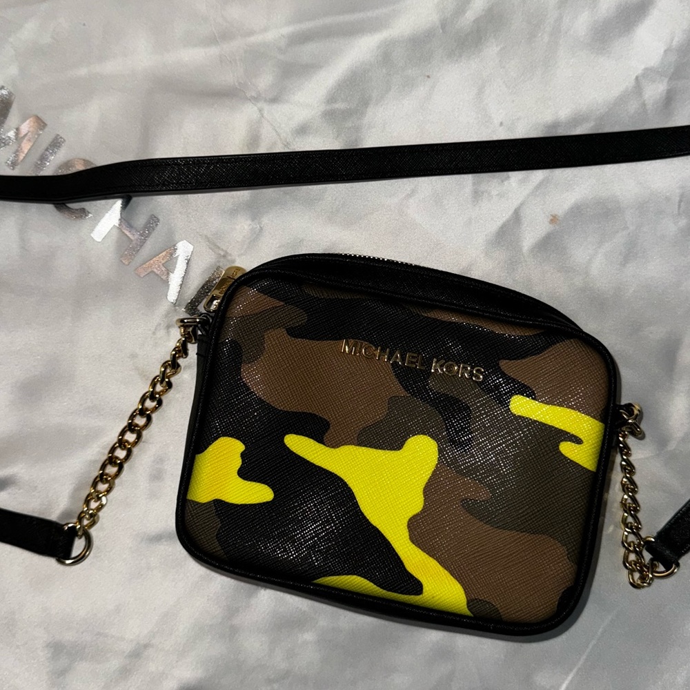 Micheal Kors CAMO crossbody LE